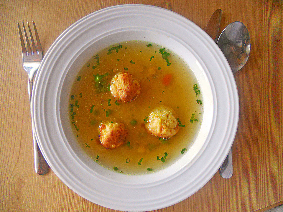 Klare Tomatensuppe mit Kartoffel - Käse - Klößchen von YvBe| Chefkoch