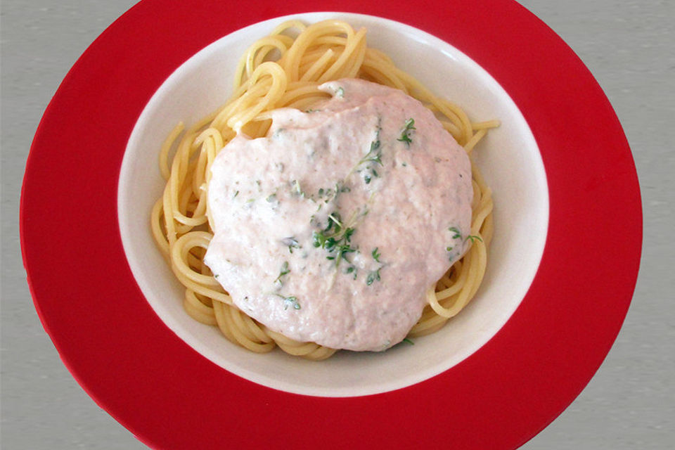 Spaghetti in kalter Thunfischsoße