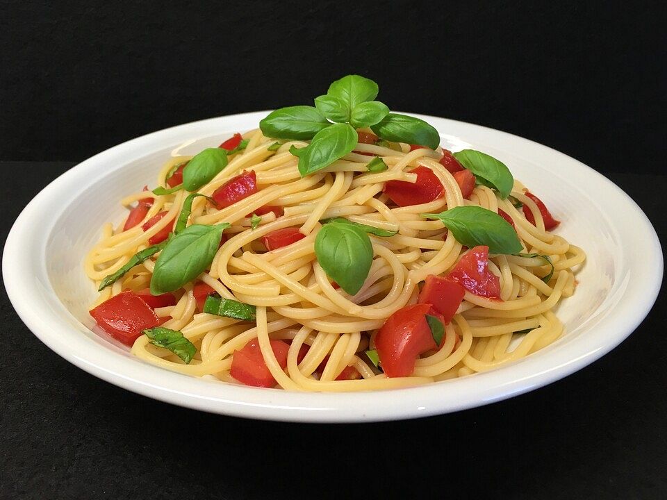 Sommerlicher Spaghetti - Tomaten - Salat von blueskyhawk| Chefkoch