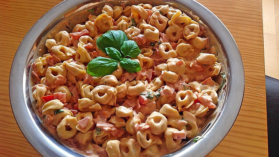 Tortellinisalat
