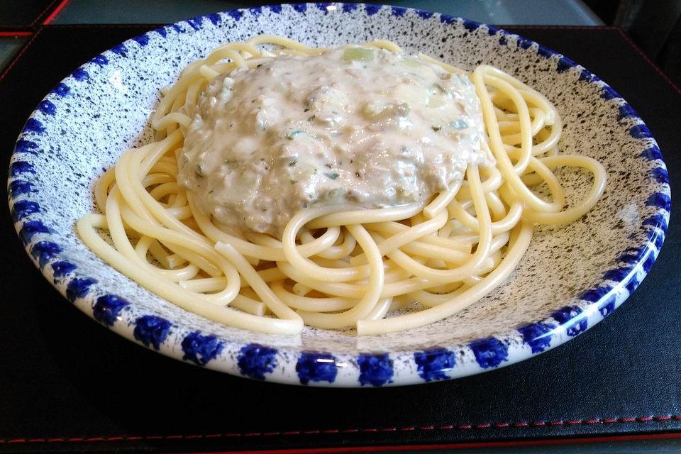 Makkaroni mit Thunfischsoße