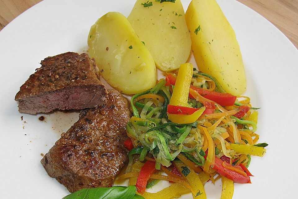 Rinderfilet mit Rotweinzwiebeln Rinderfilet mit Rotweinzwiebeln