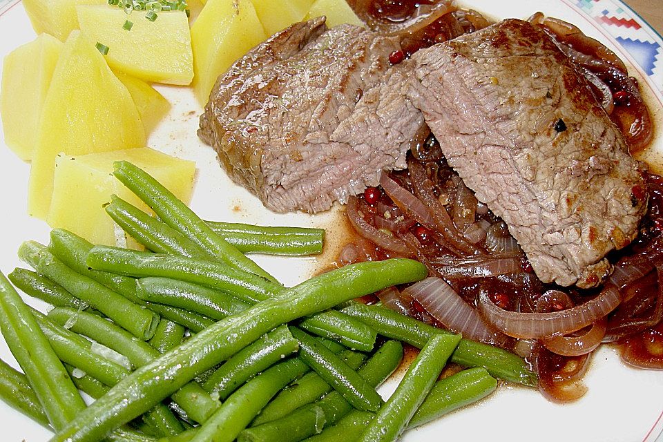 Rinderfilet mit Rotweinzwiebeln Rinderfilet mit Rotweinzwiebeln