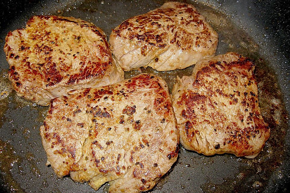 Rinderfilet mit Rotweinzwiebeln Rinderfilet mit Rotweinzwiebeln