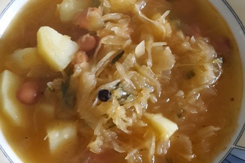 Sauerkraut mit weißen Bohnen