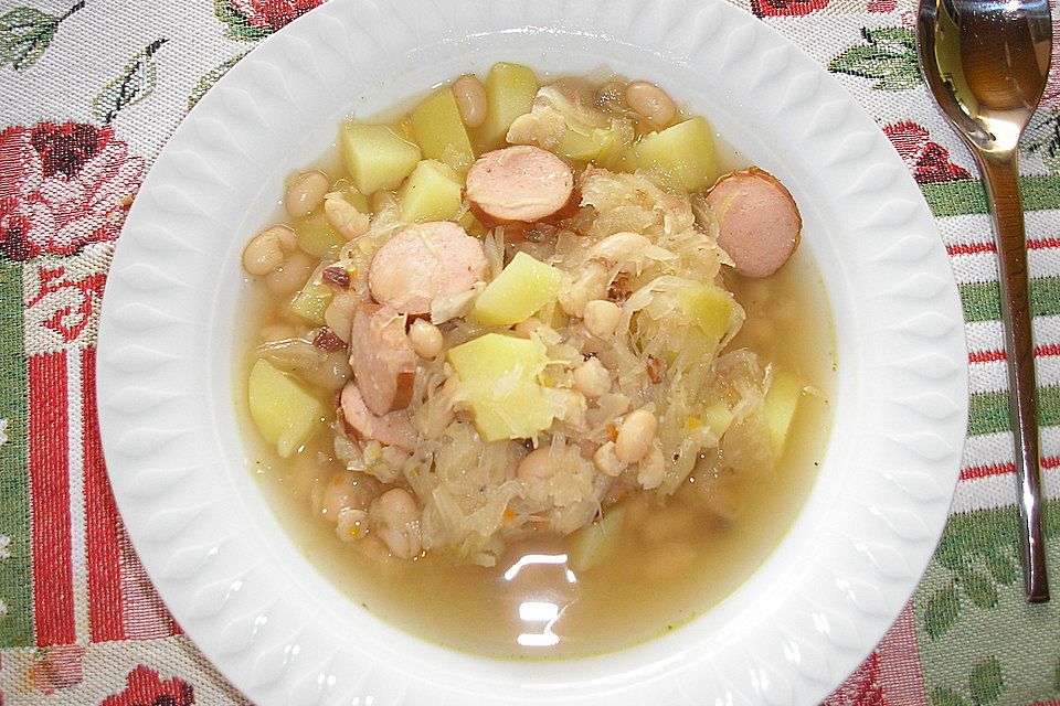 Sauerkraut mit weißen Bohnen