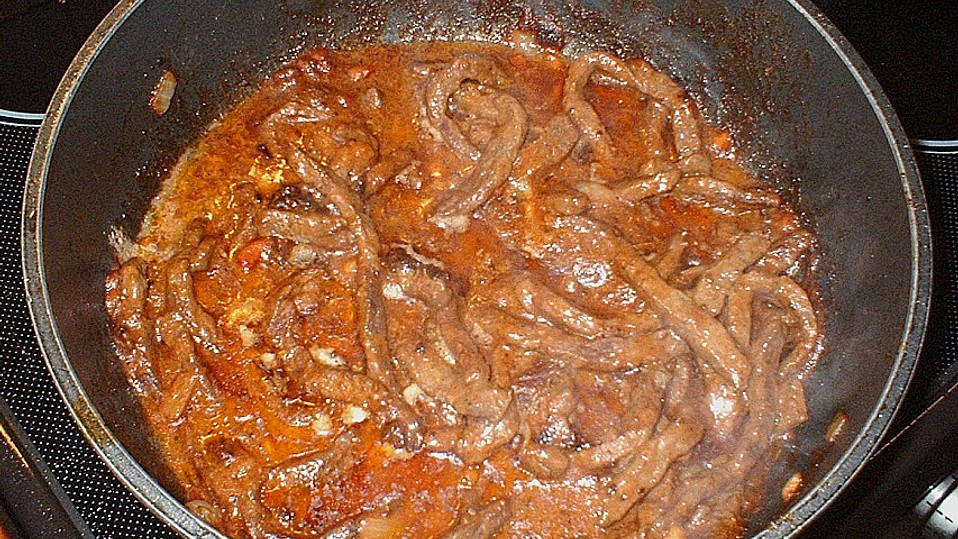 Domoda, Rind- oder Lammfleisch mit Erdnusssauce