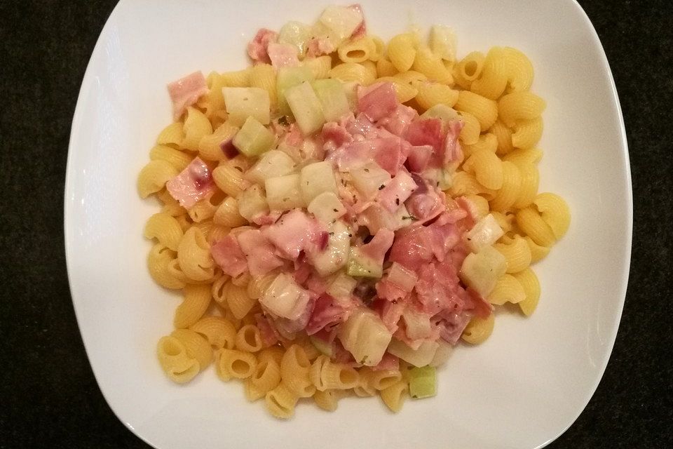 Nudeln mit Kohlrabi-Schinken-Sauce