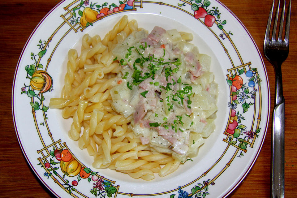 Nudeln mit Kohlrabi-Schinken-Sauce