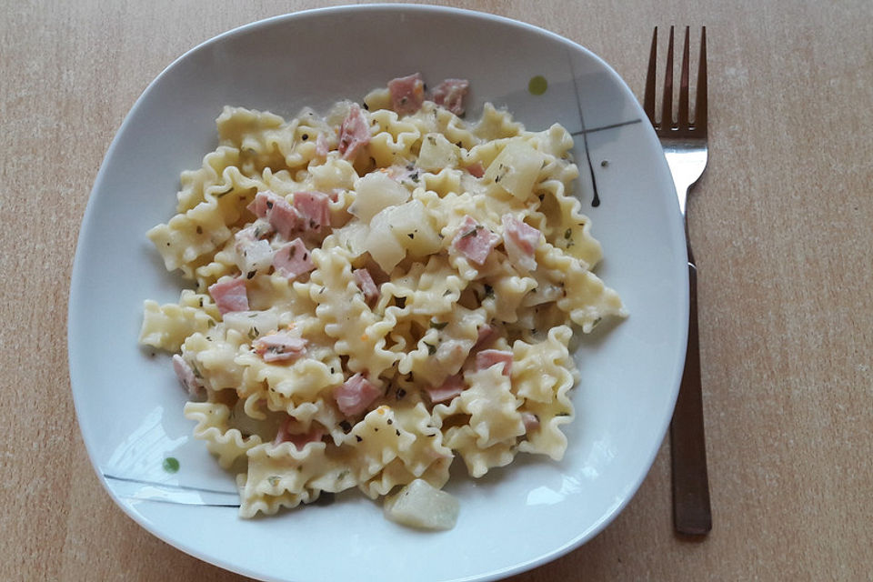 Nudeln mit Kohlrabi-Schinken-Sauce