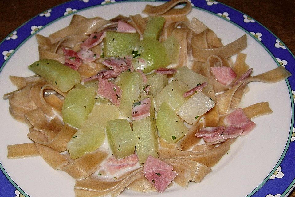 Nudeln mit Kohlrabi-Schinken-Sauce