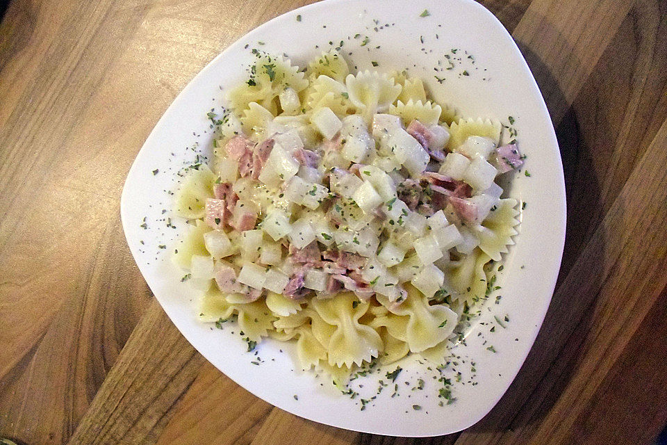 Nudeln mit Kohlrabi-Schinken-Sauce