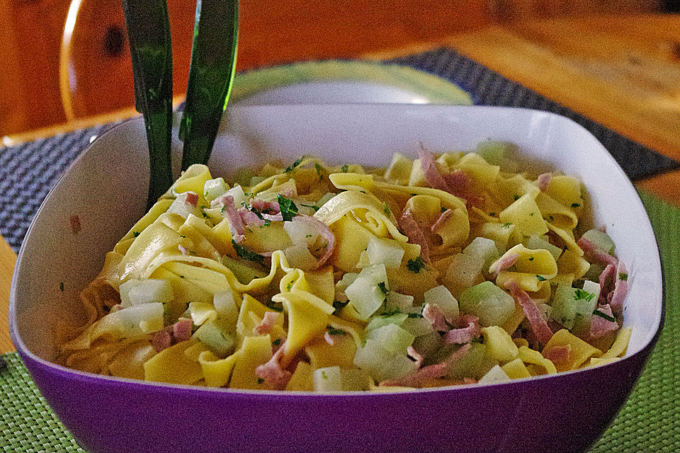 Nudeln mit Kohlrabi-Schinken-Sauce