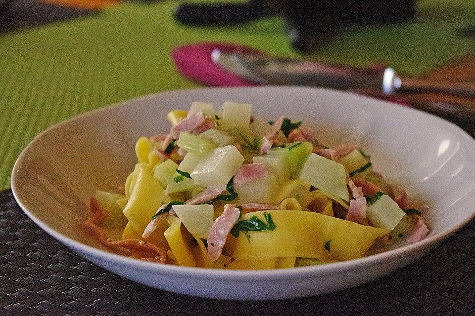 Nudeln mit Kohlrabi-Schinken-Sauce