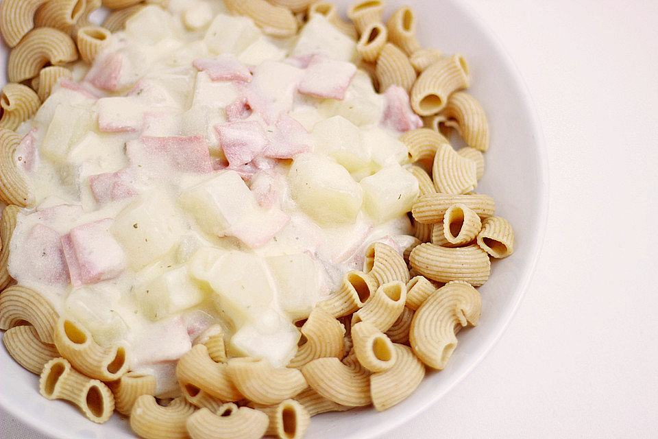 Nudeln mit Kohlrabi-Schinken-Sauce