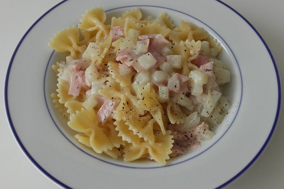 Nudeln mit Kohlrabi-Schinken-Sauce