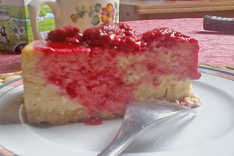 Käsekuchen mit Himbeerguss