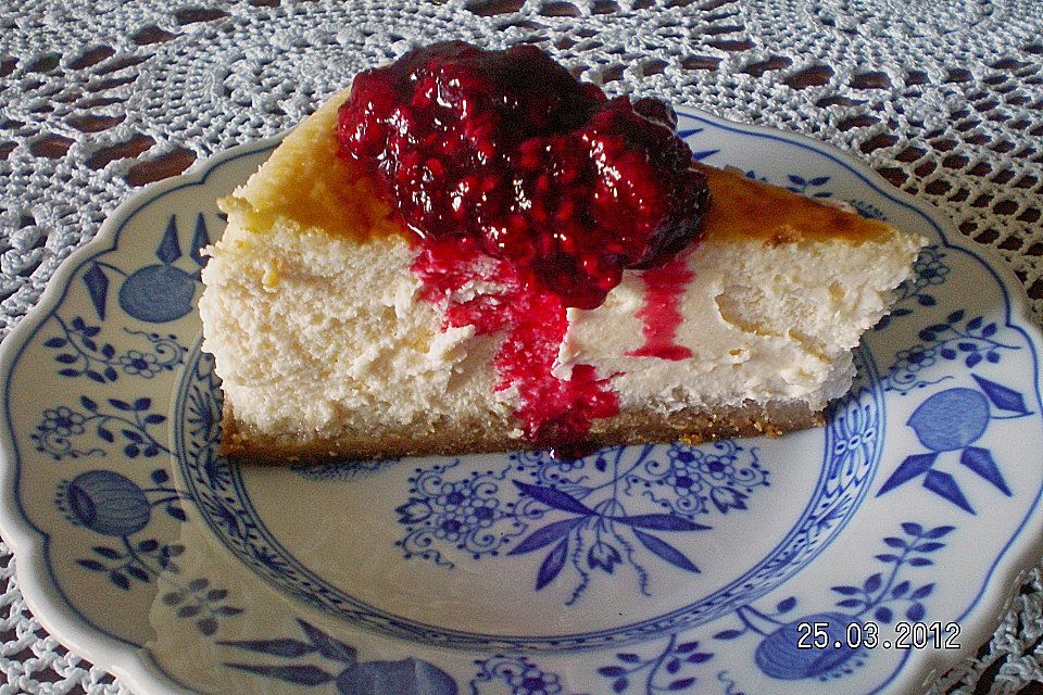 Käsekuchen mit Himbeerguss