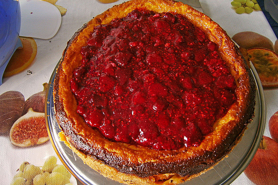 Käsekuchen mit Himbeerguss