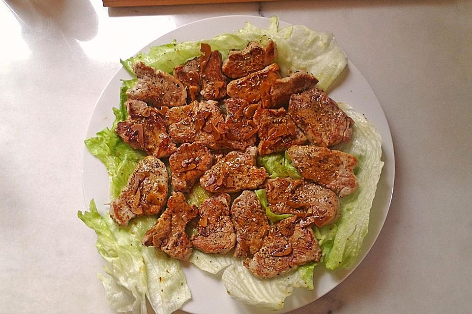 Schweinefilet als Fingerfood mit würziger Sauce