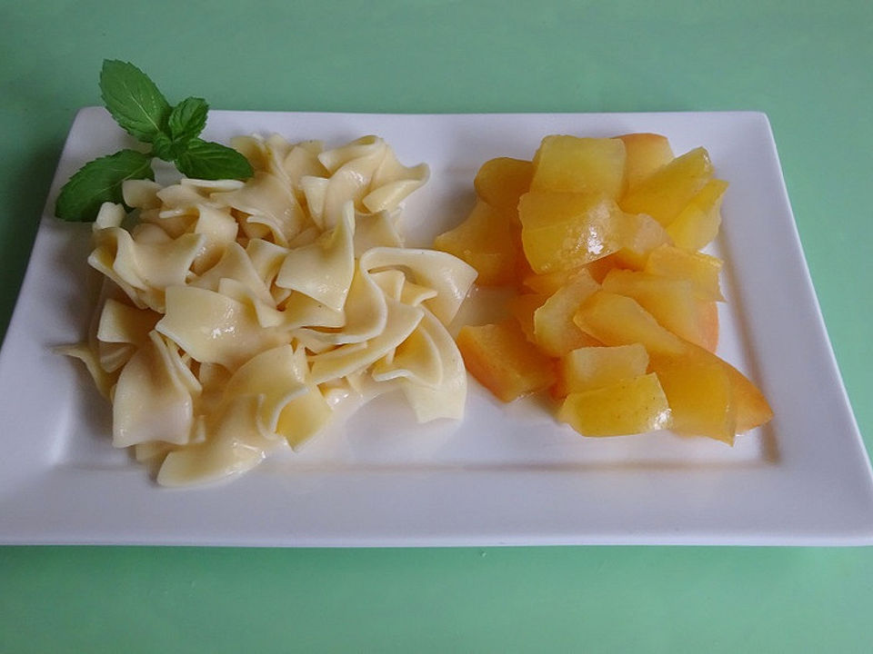 Süße Nudeln mit Apfelkompott von CocaColaMaus| Chefkoch