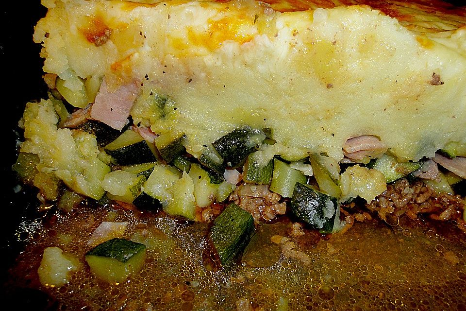 Zucchiniauflauf mit Hackfleisch und Kartoffelpüree