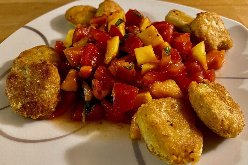 Tomaten - Papaya - Salat mit Basilikum