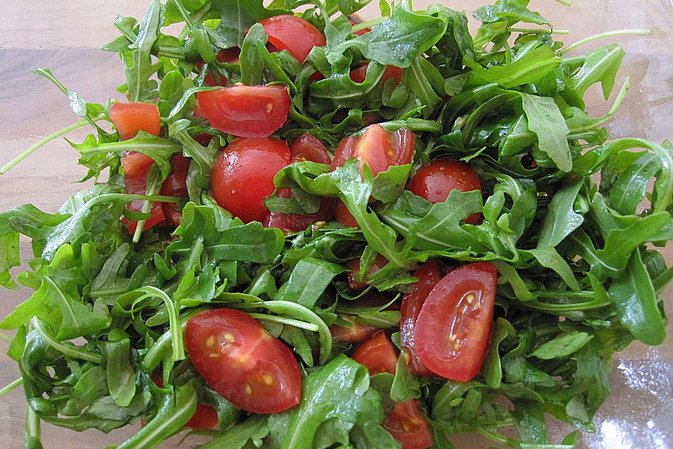 Tomaten - Rucola - Salat mit Croutons