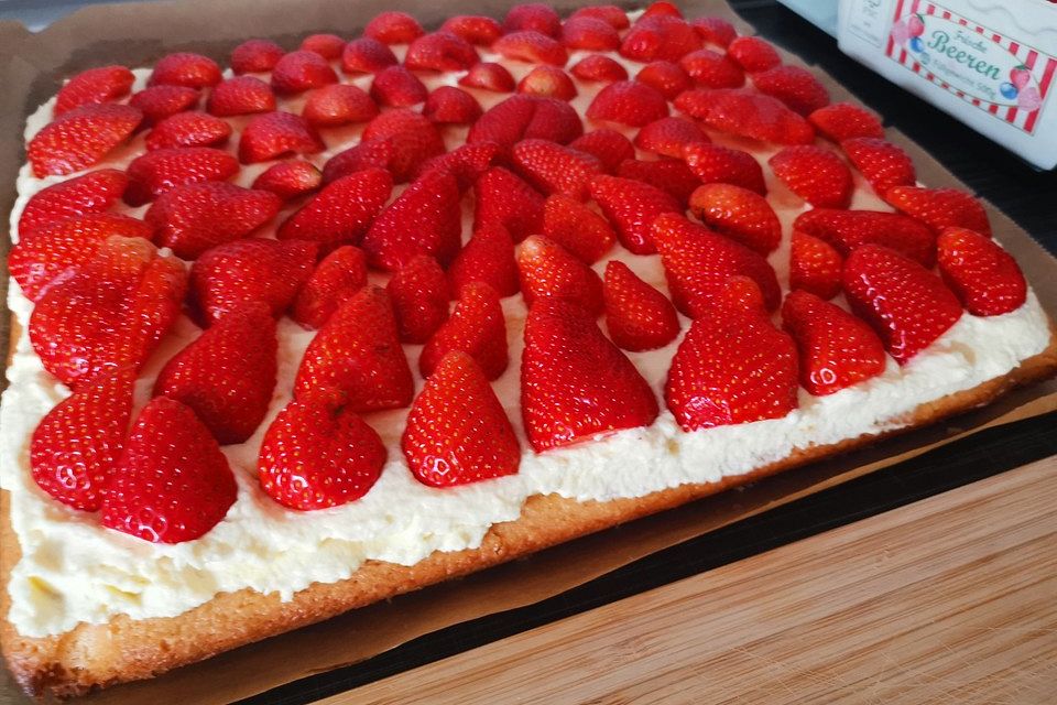 Erdbeerkuchen mit Schmand-Vanillecreme