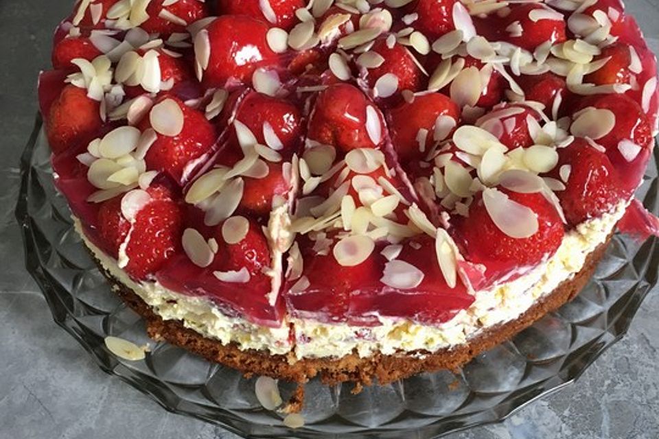 Erdbeerkuchen mit Schmand-Vanillecreme