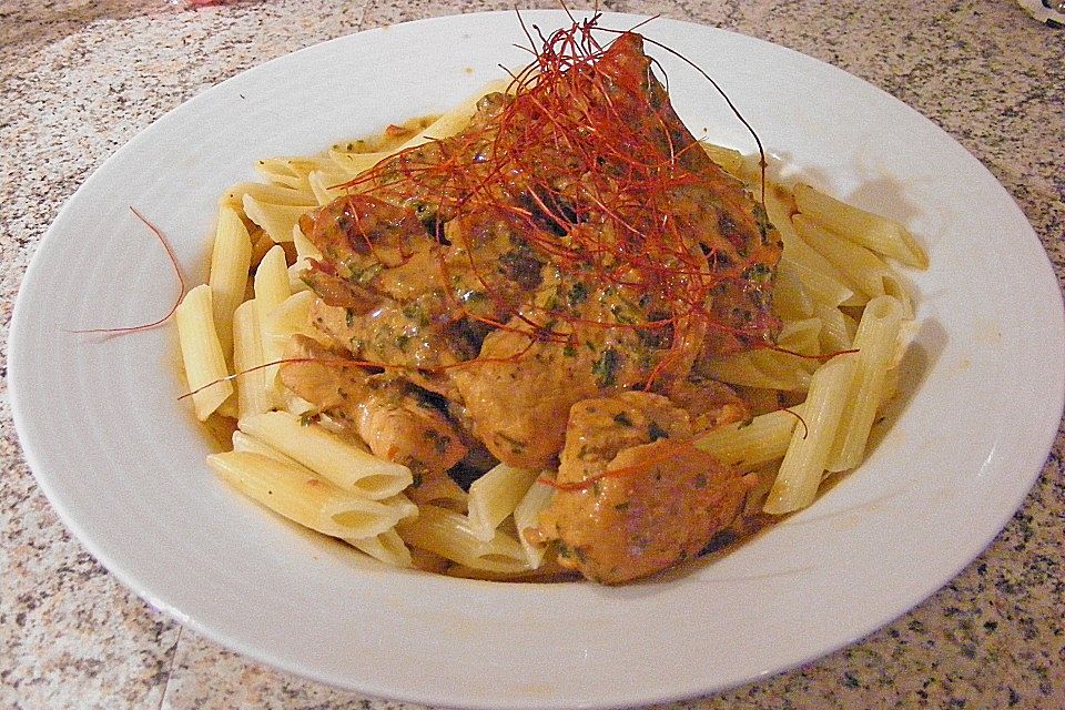 Scharfes Putenfleisch - Geschnetzeltes mit Paprika in Ziegenfrischkäsesauce