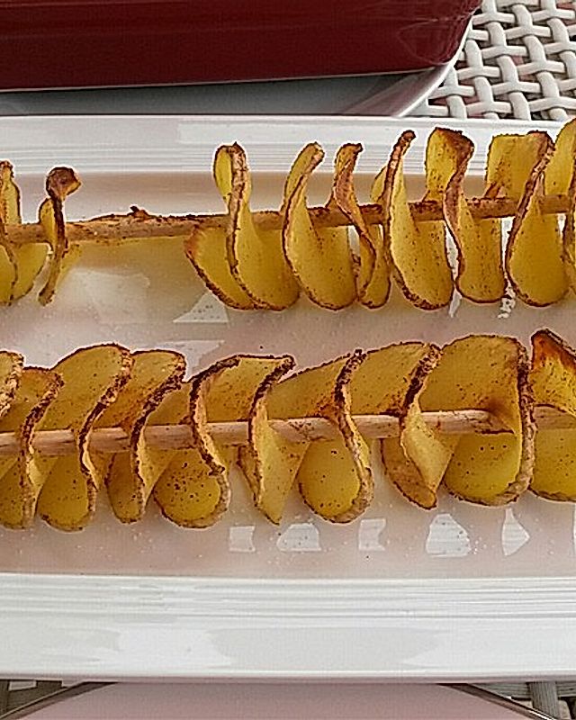 Kartoffelchips auf Spießen