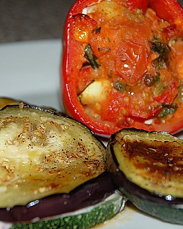 Gefüllte Paprika mit Aubergine - Zucchini - Variation