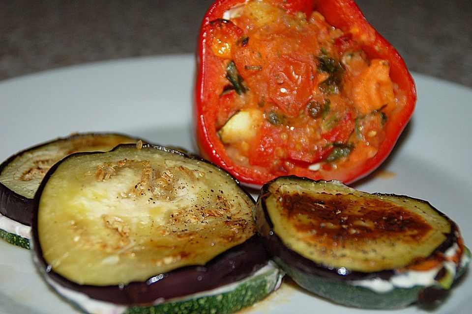 Gefüllte Paprika mit Aubergine - Zucchini - Variation