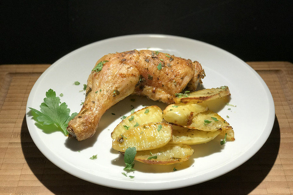 Huhn mit Kartoffeln aus dem Ofen