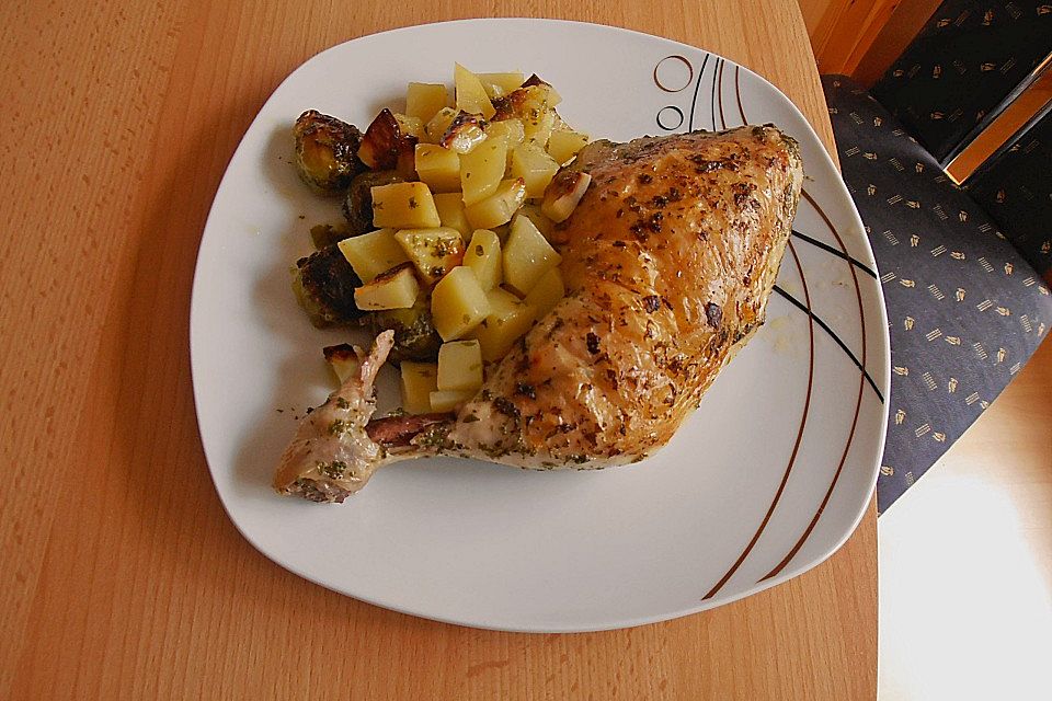 Huhn mit Kartoffeln aus dem Ofen