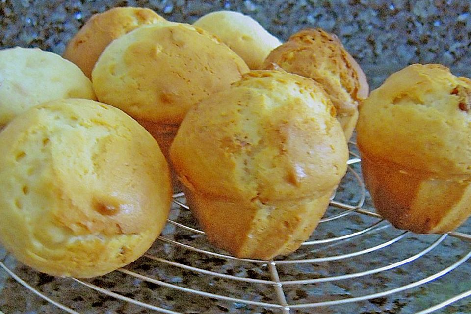 Weiße Schokoladenmuffins mit Überraschungsinhalt