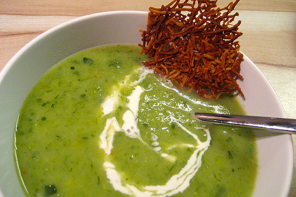 Zucchini - Lauchsüppchen mit Parmesanplätzchen