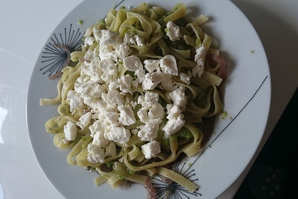 Papardelle mit Paprika - Sardellen - Salsa