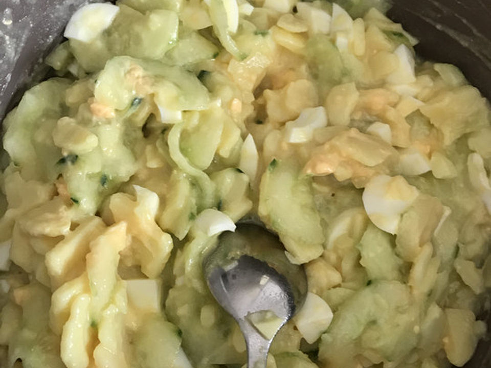 Leichter Kartoffelsalat mit Kräutern, Ei und Gurke von suffelpuffel ...