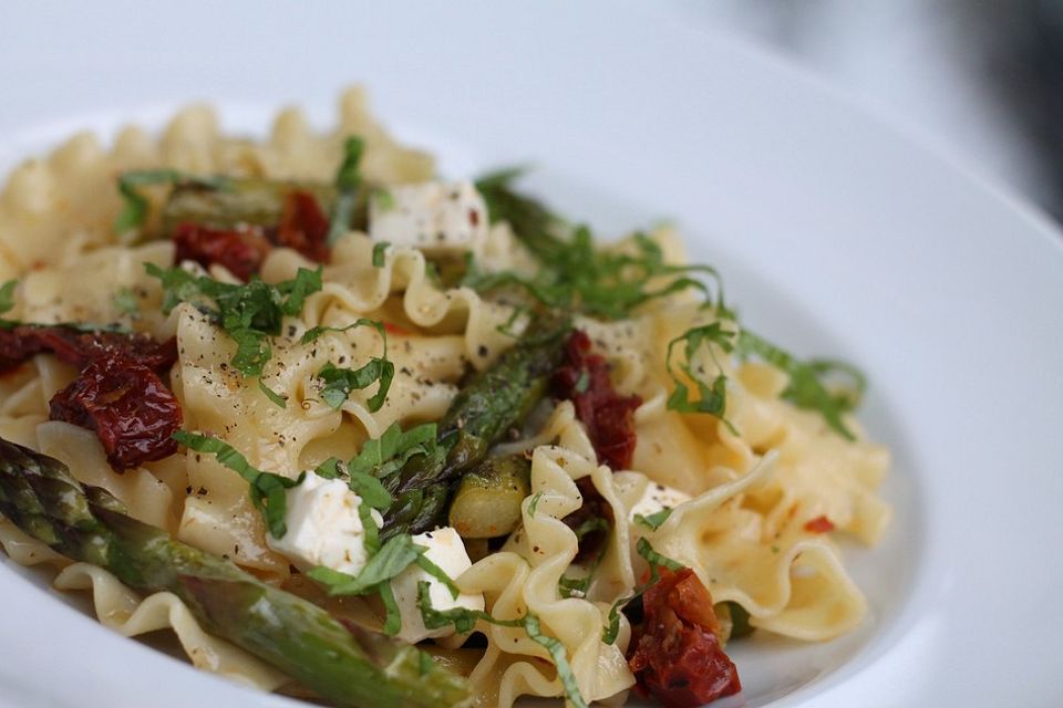 Spargel - Pasta mit getrockneten Tomaten