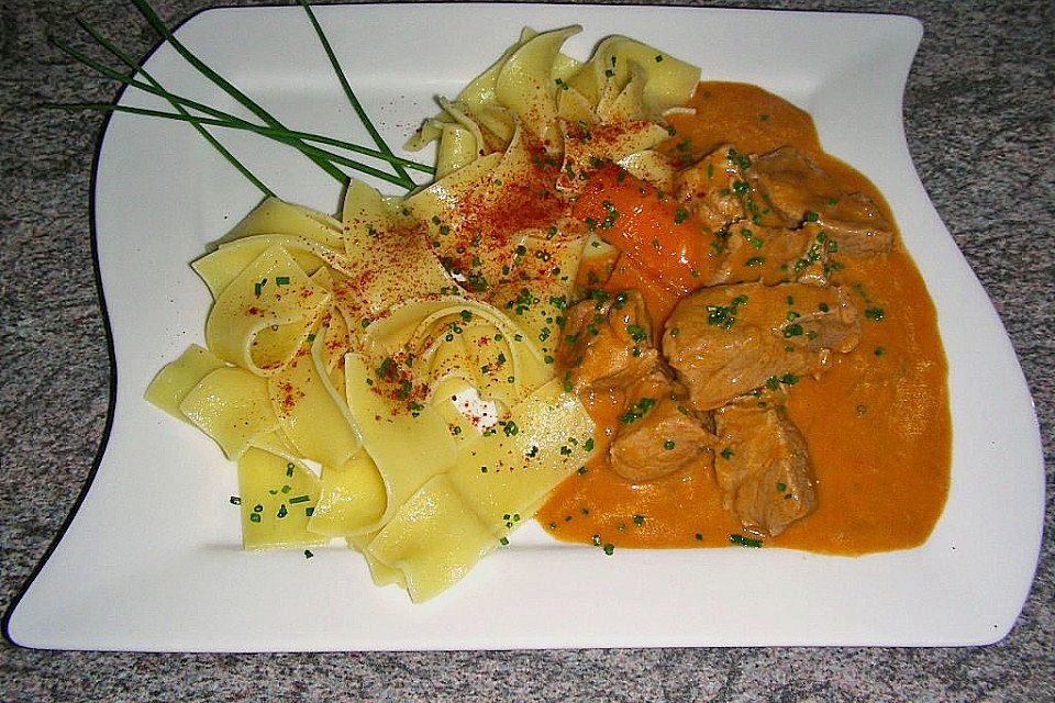 Schweinsvoressen mit viel Sauce