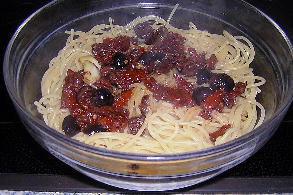 Spaghetti mit eingelegtem Gemüse