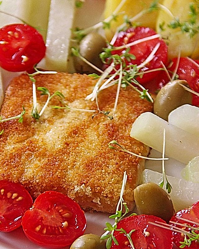 Tofuschnitzel mit Kartoffeln, Kohlrabi, Oliven und Tomaten