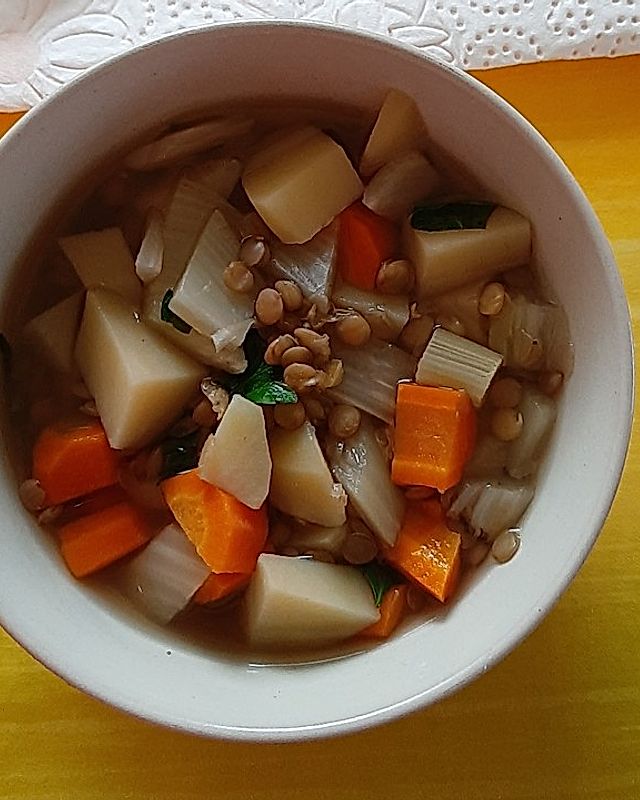 Schnelle Kartoffel - Möhrchensuppe mit braunen Linsen
