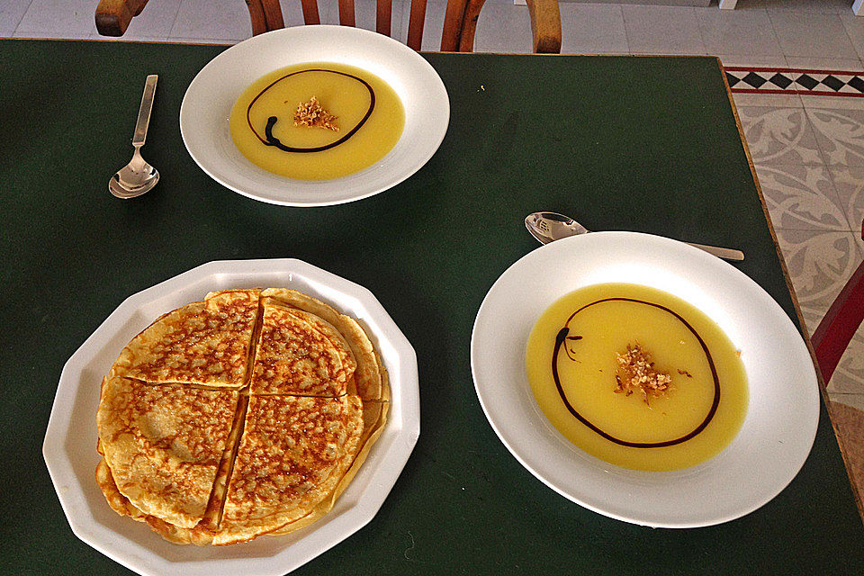 Süßsaure Kartoffelsuppe mit Eierkuchen