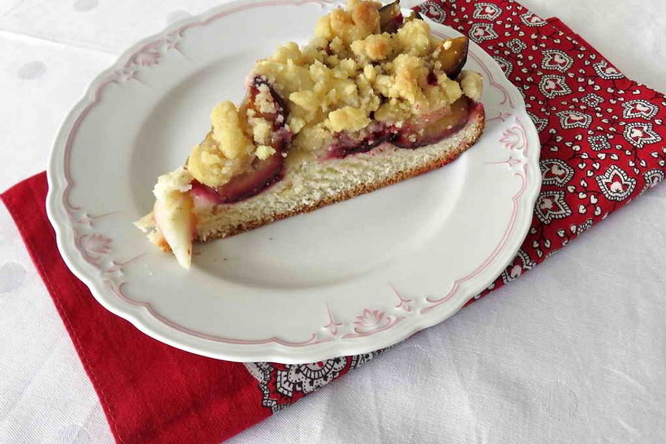 Blechkuchen halb Apfel halb Pflaume mit Streuseln