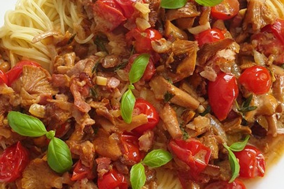 Linguine mit Pfifferlingen, frischen Tomaten und Rucola