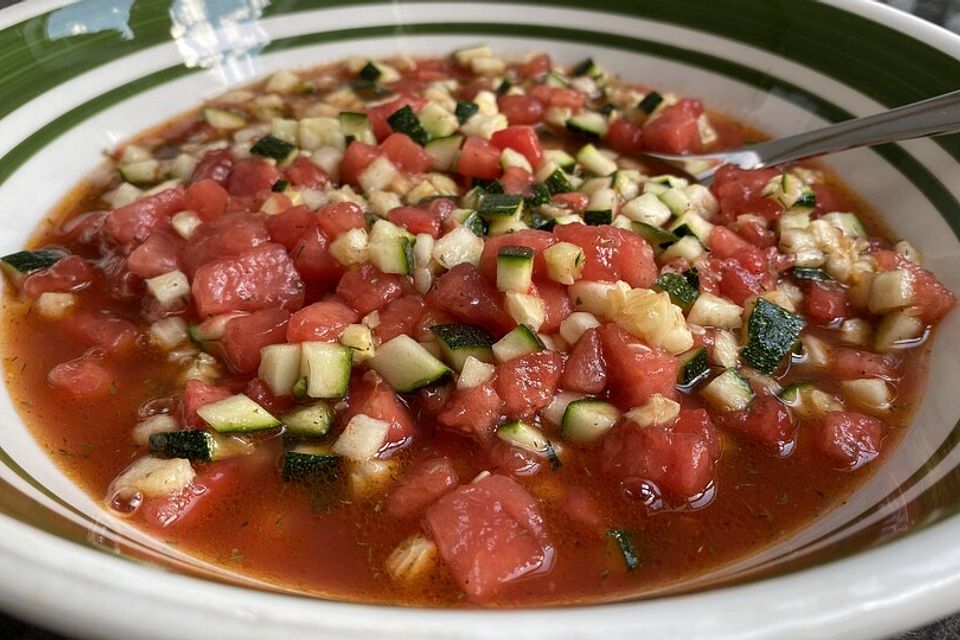 Sommerlicher Wassermelonen - Gurken - Salat