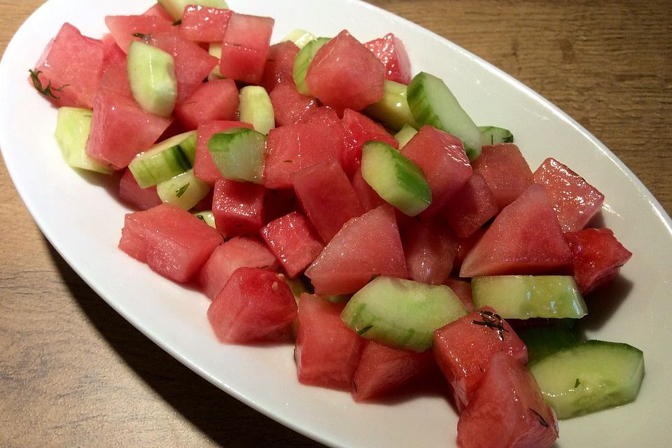 Sommerlicher Wassermelonen - Gurken - Salat